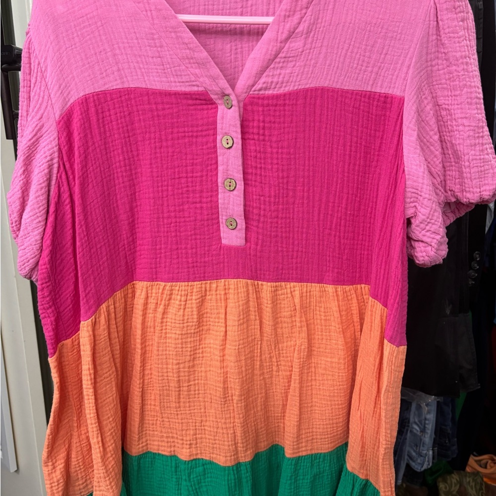 Cute summer dress
Style-short
Summer colors
Comfortable